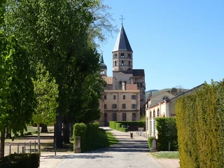 L'Abbaye de Cluny et son jardin en Bourgogne