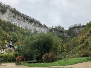 La reculée de Baume-les-Messieurs sur la Via Cluny