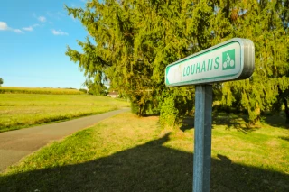 Panneau Louhans sur la Voie Verte la Bressane