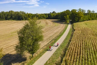 Prés et champs le long de la Voie Bressane