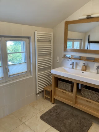 Salle de douche du gîte Le Benouchon